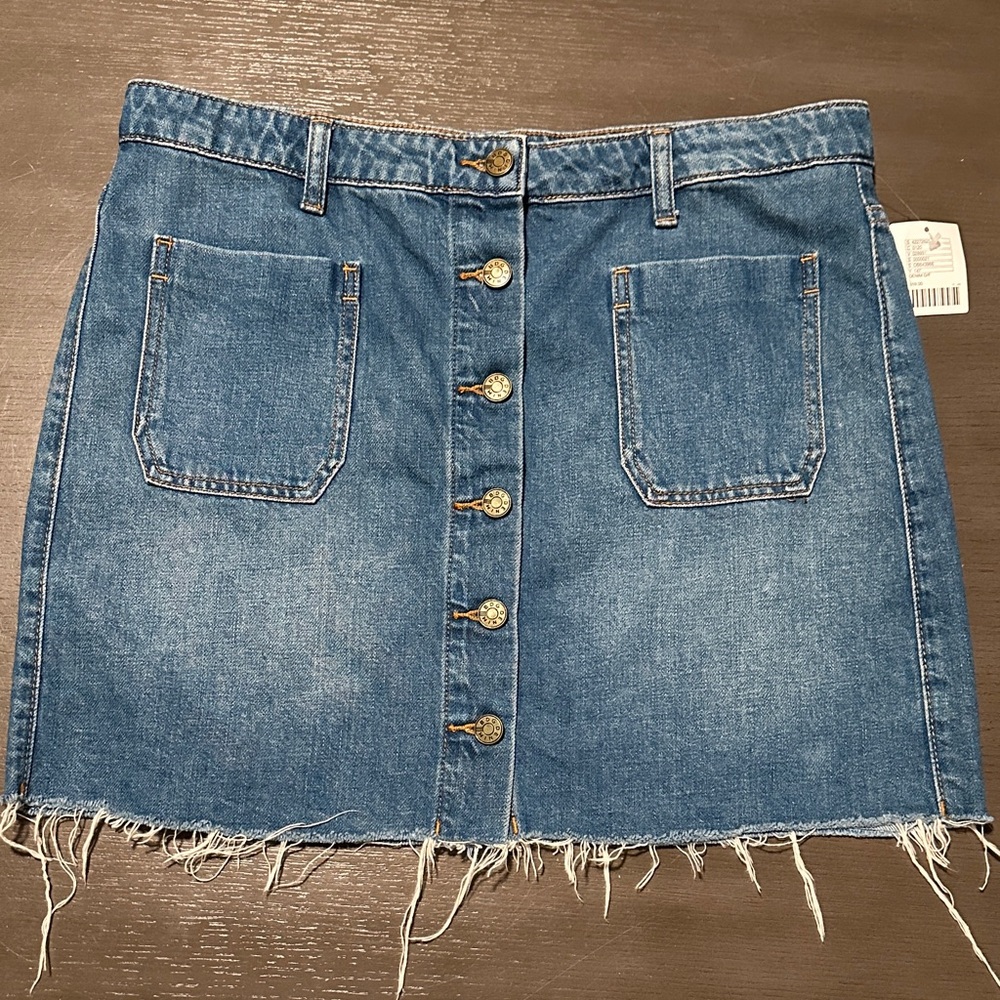 NWT BDG button fly denim skirt. Size large.